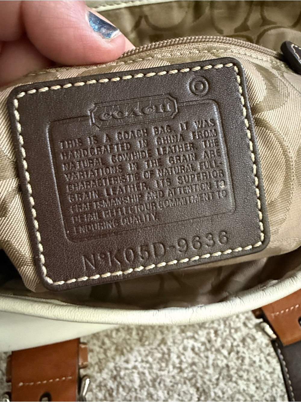 vintage Soho, Coach White and Brown Leather Tote Handbag with matching wallet - Picture 5 of 13